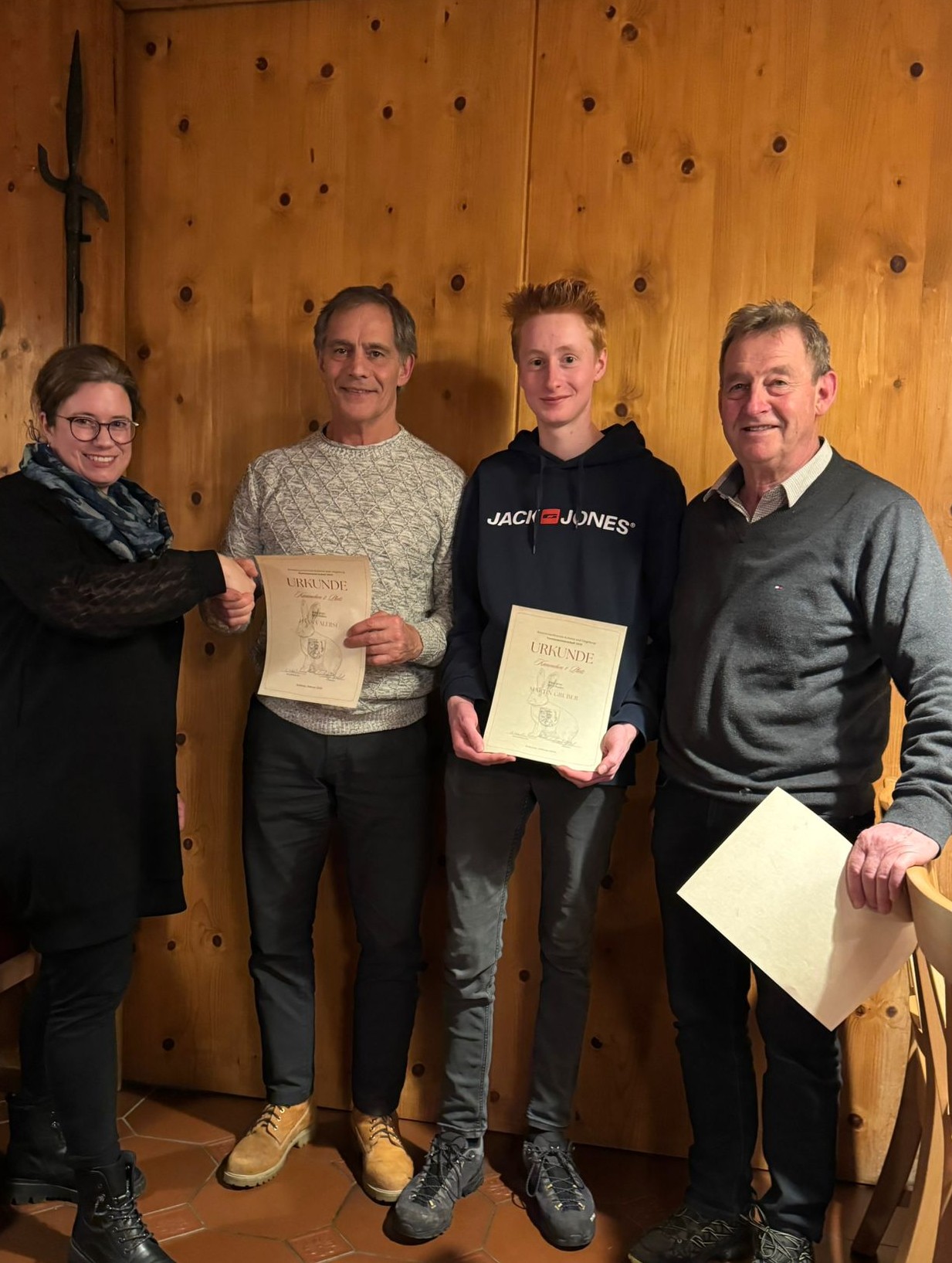Übergabe der Urkunden an die Vereinsmeister 2025 (K. Haberl, H. Valersi, M. Gruber, J. Wechselberger; v.l.n.r.)